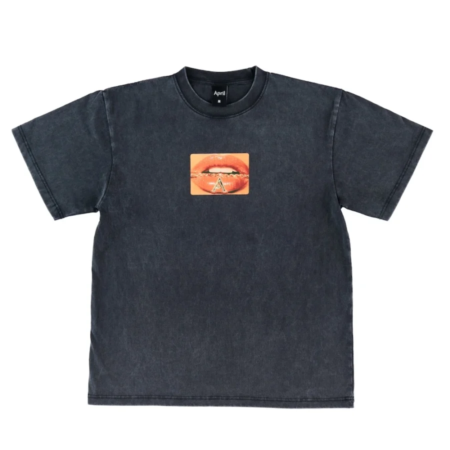 April Pendant T-Shirt - Vintage Black