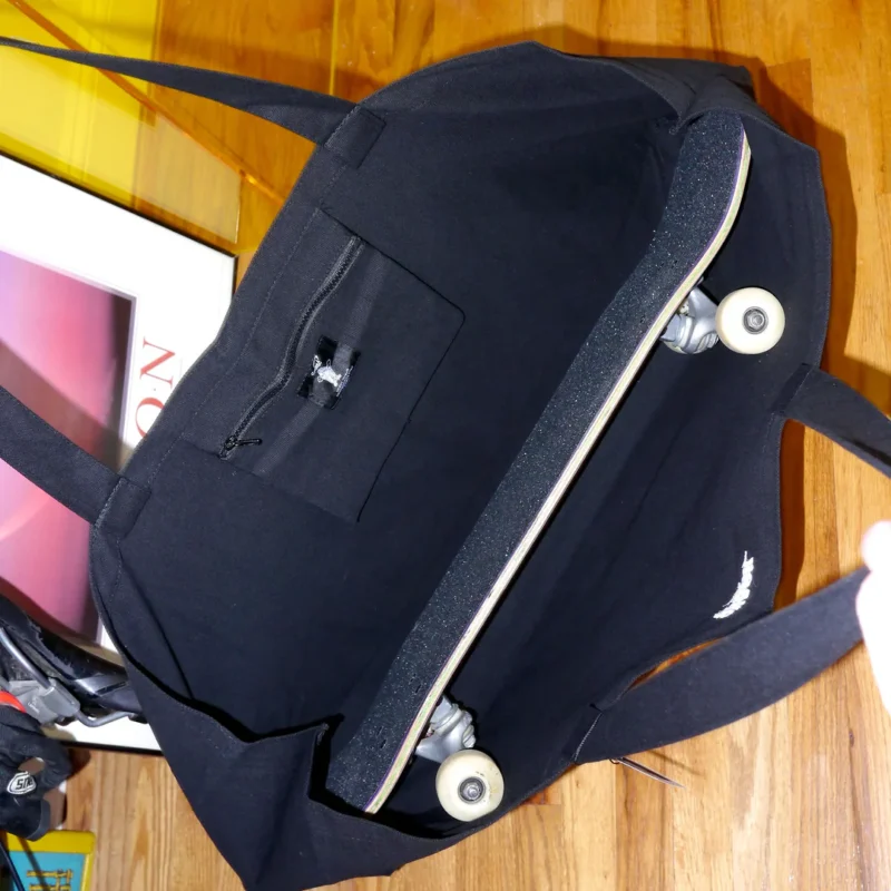 Snack XXXL Skateboard Tote Bag - Black – Bild 4